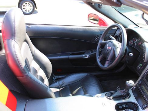 Used 2005 Chevrolet Corvette Convertible w/ Preferred Equipment Group RWD image 19