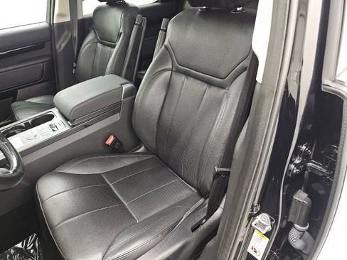 Used 2018 Land Rover Discovery SE AWD/4WD image 15