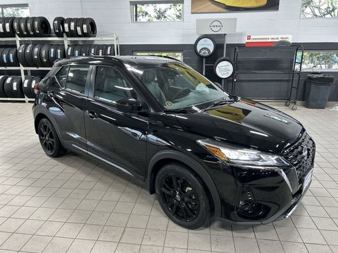 Certified 2022 Nissan Kicks SR w/ Premium Package FWD image 12