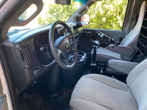 Used 2021 Chevrolet Express 2500 RWD image 27