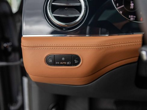 Certified 2024 Bentley Bentayga AWD/4WD image 32