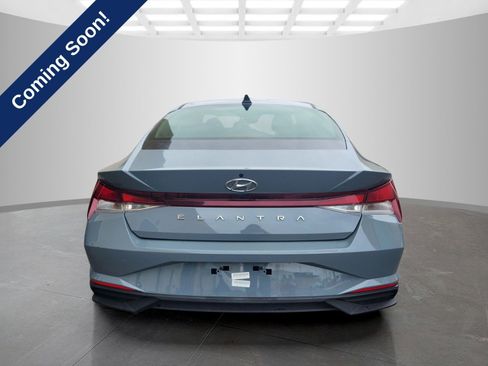 Used 2021 Hyundai Elantra SE FWD image 6