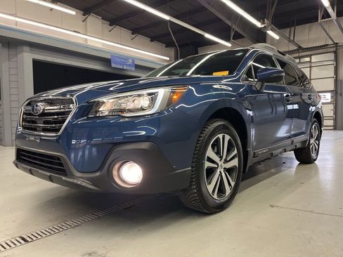 Used 2019 Subaru Outback 2.5i Limited w/ Popular Package #2 image 3