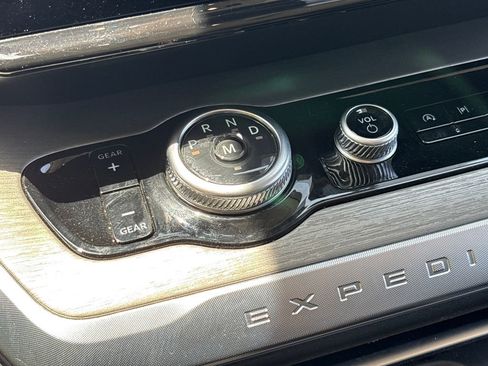 Used 2025 Ford Expedition Platinum AWD/4WD image 28