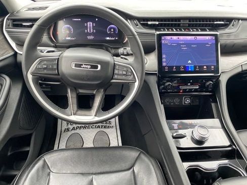 Used 2023 Jeep Grand Cherokee Limited image 8