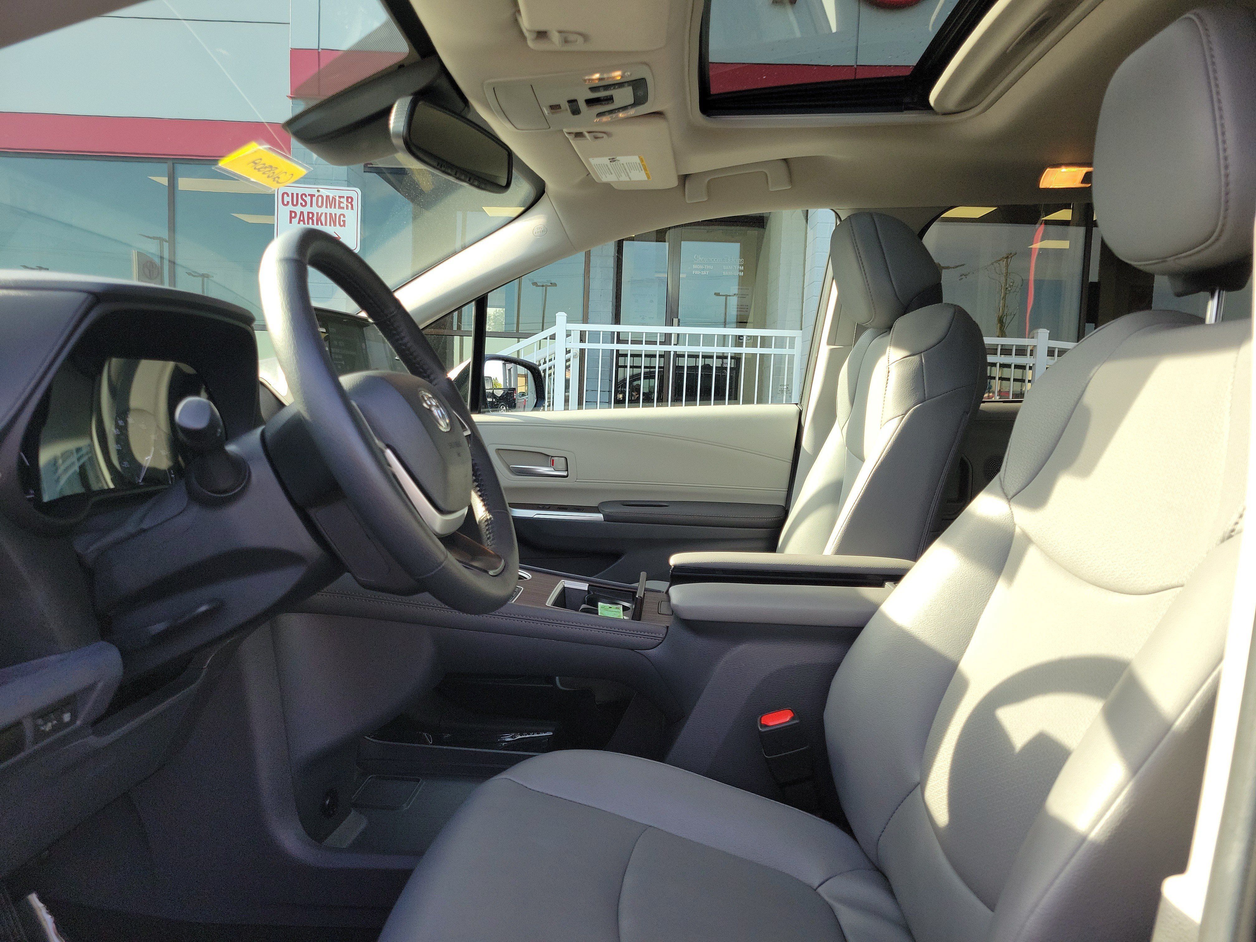 Used 2023 Toyota Sienna XLE w/ XLE Plus Package AWD/4WD image 15