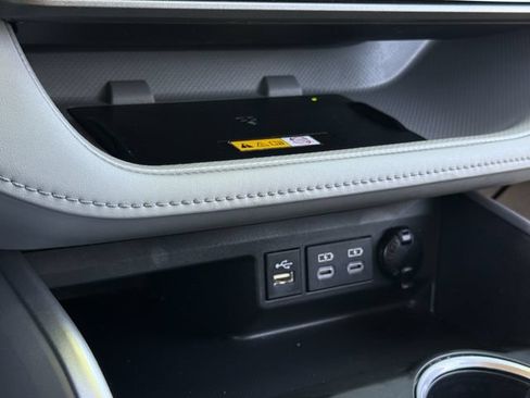 Used 2023 Toyota Highlander XLE FWD image 21