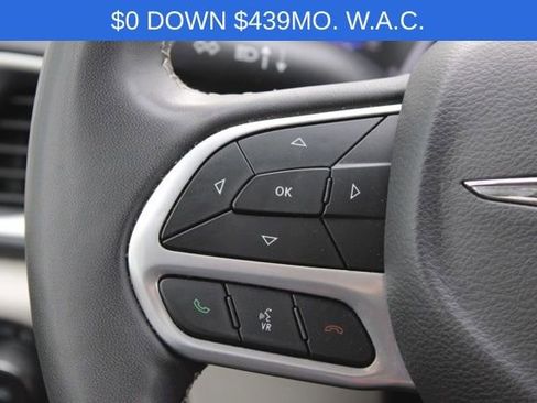 Used 2023 Chrysler Pacifica Touring-L image 32
