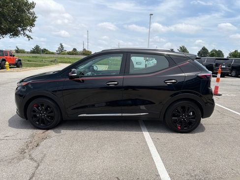 Used 2023 Chevrolet Bolt EUV Premier w/ Sun & Sound Package FWD image 6