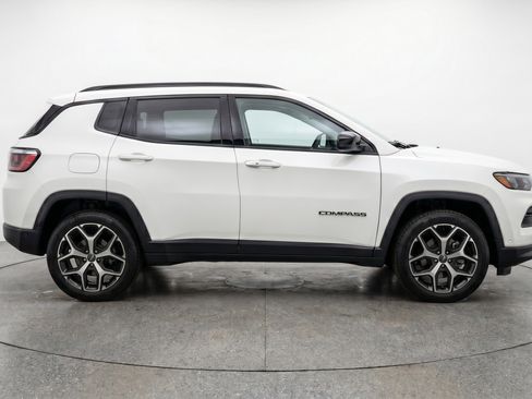 Used 2025 Jeep Compass Limited AWD/4WD image 11
