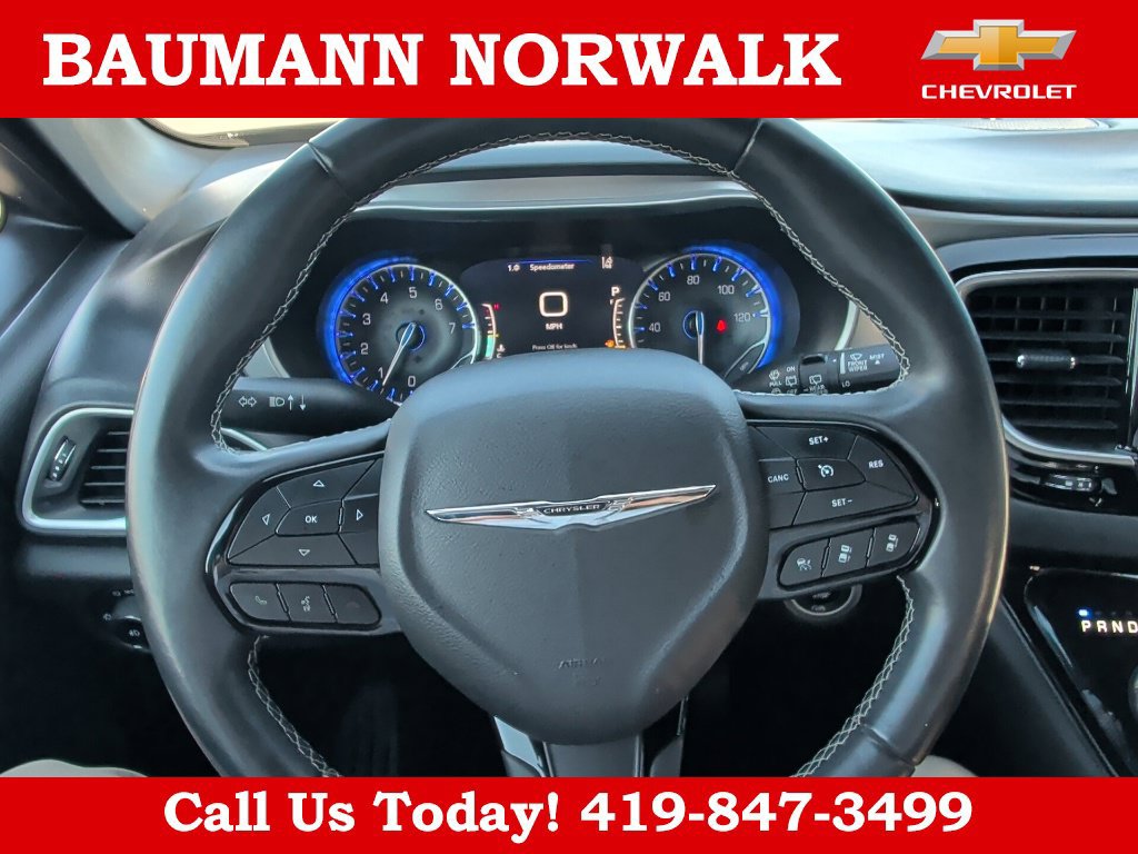 Used 2018 Chrysler Pacifica Touring-L w/ Advanced Safetytec Group FWD image 17