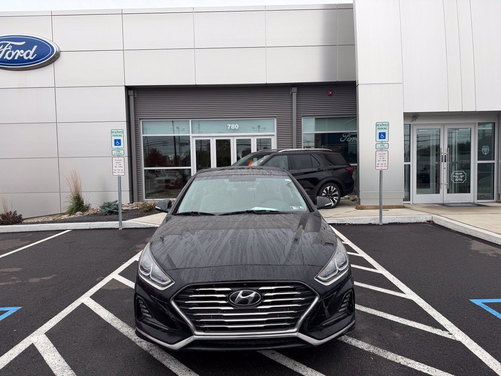 Used 2019 Hyundai Sonata SE FWD image 2