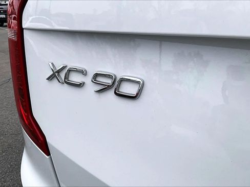 Used 2019 Volvo XC90 T5 Momentum image 9