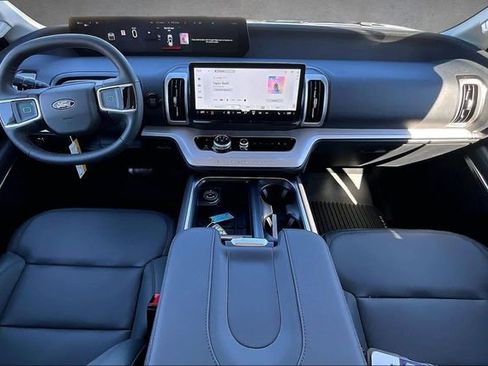 New 2026 Ford Expedition Active image 5