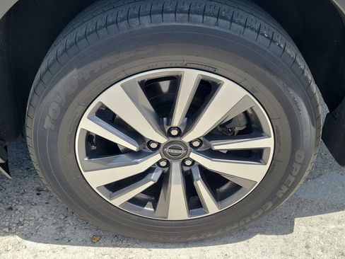 Certified 2024 Nissan Pathfinder SL FWD image 9