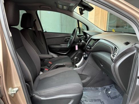 Used 2018 Chevrolet Trax LS FWD image 18