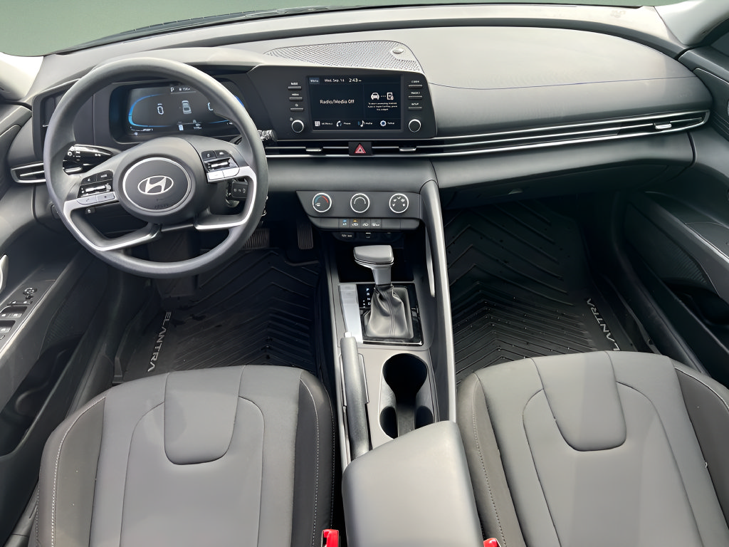 Certified 2026 Hyundai Elantra SE FWD image 17