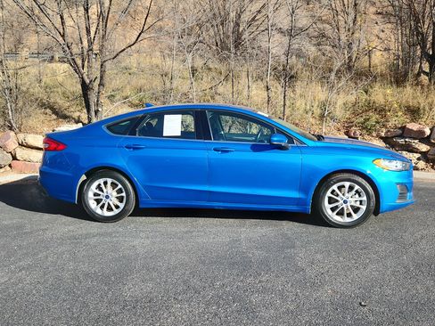 Used 2019 Ford Fusion SE image 2