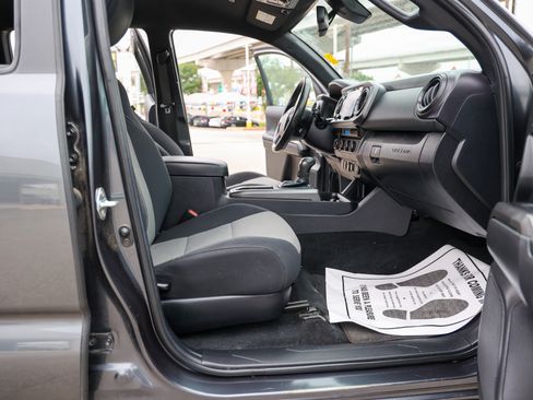 Certified 2023 Toyota Tacoma TRD Off-Road image 31