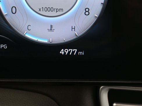 Certified 2025 Hyundai Elantra SEL image 25