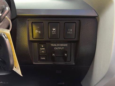 Used 2016 Toyota Tundra Platinum image 10