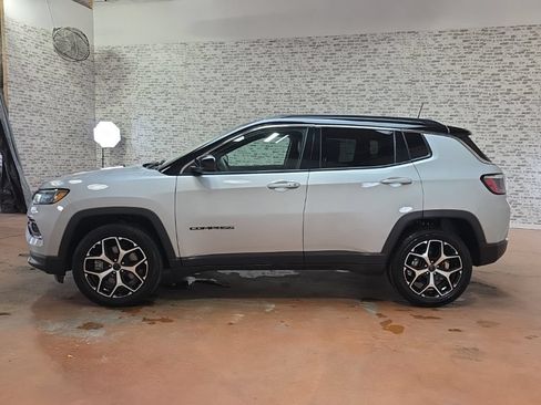 Used 2025 Jeep Compass Limited AWD/4WD image 4