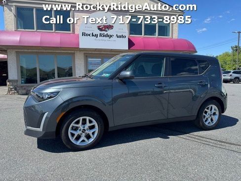 Used 2025 Kia Soul LX w/ LX Technology Package FWD image 4