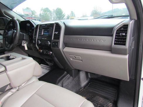 Used 2018 Ford F450 XL w/ XL Value Package image 16