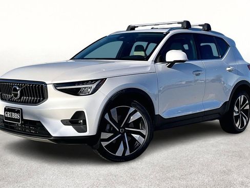 Used 2023 Volvo XC40 B5 Plus w/ Protection Package image 15