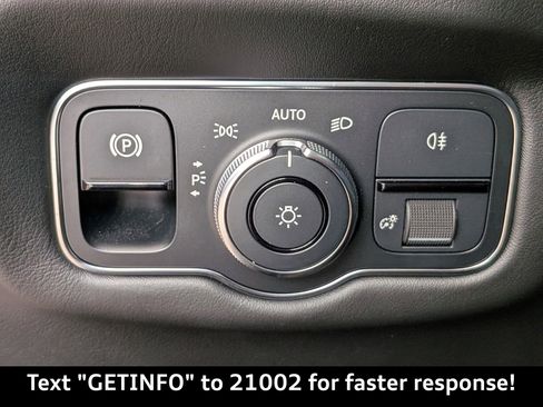 Used 2020 Aston Martin V8 Vantage Coupe image 21