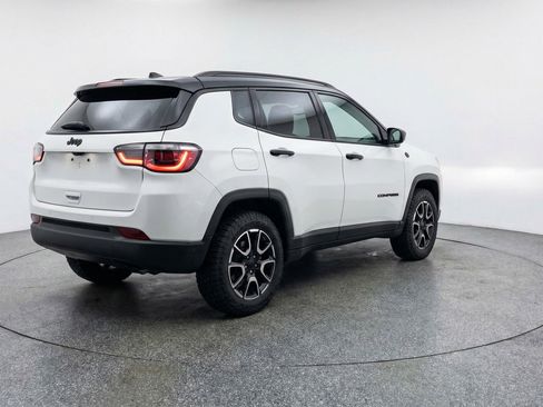 Used 2025 Jeep Compass Trailhawk AWD/4WD image 9