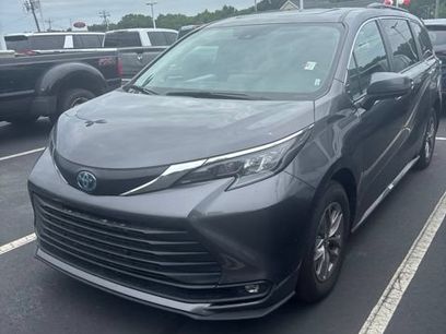 Used 2025 Toyota Sienna XLE