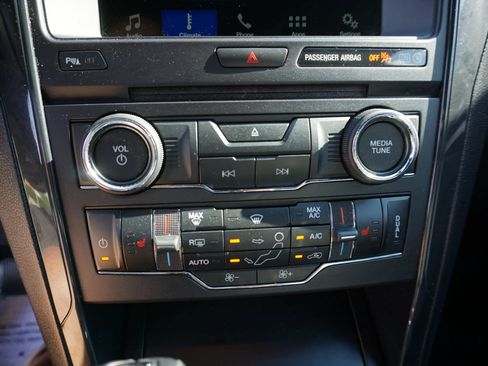 Used 2017 Ford Explorer XLT w/ Equipment Group 202A FWD image 27