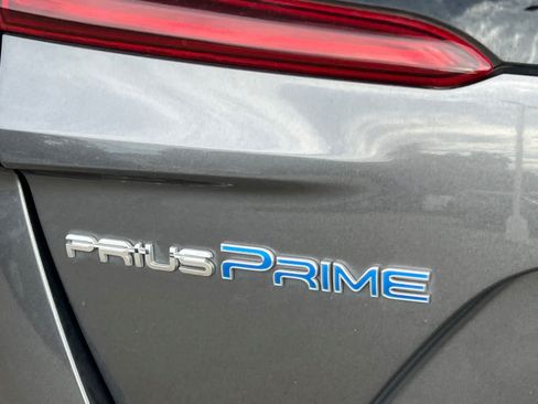 Used 2017 Toyota Prius Prime Premium FWD image 21