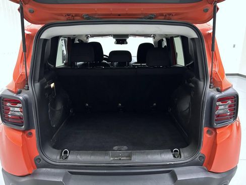 Used 2018 Jeep Renegade Altitude AWD/4WD image 21