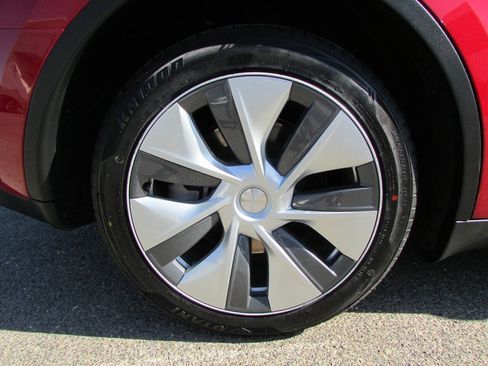 Used 2023 Tesla Model Y Long Range AWD/4WD image 10