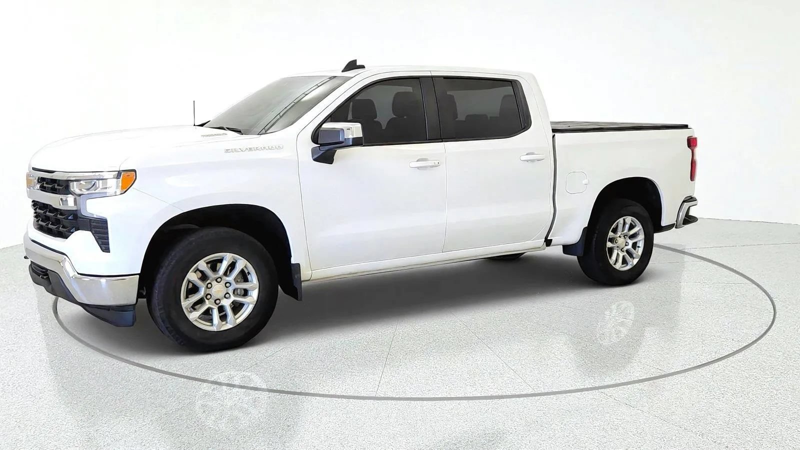 Used 2024 Chevrolet Silverado 1500 LT AWD/4WD image 4