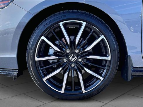 Used 2023 Honda Accord Touring image 11