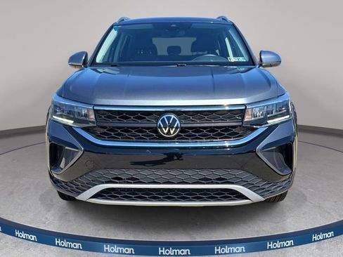 Used 2024 Volkswagen Taos SE image 3