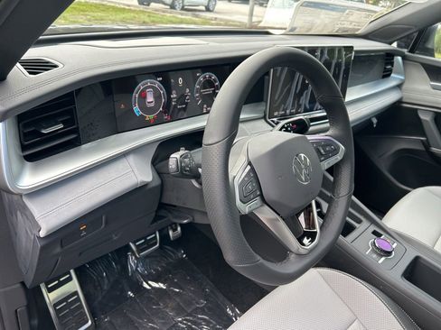 New 2026 Volkswagen Tiguan SE R-Line AWD/4WD image 23