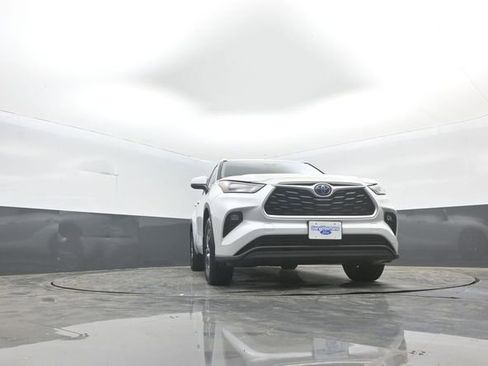 Used 2023 Toyota Highlander XLE AWD/4WD image 28