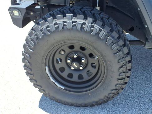 Used 2024 Jeep Wrangler Unlimited Rubicon AWD/4WD image 18
