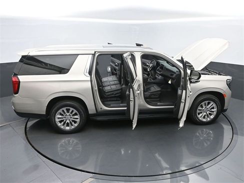 Used 2023 GMC Yukon XL SLT image 67