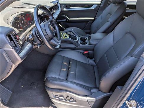 Used 2024 Porsche Cayenne AWD/4WD image 17