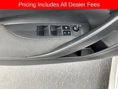 Used 2022 Toyota Corolla LE FWD image 4