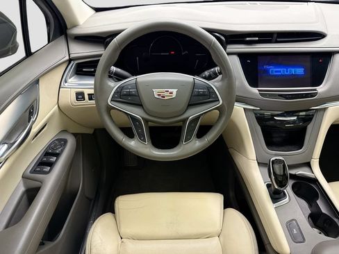 Used 2017 Cadillac XT5 Luxury w/ Driver Awareness Package FWD image 10