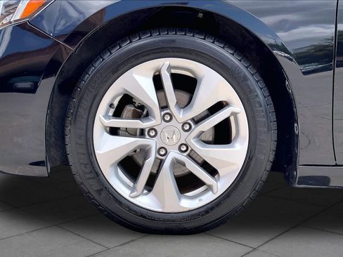 Used 2018 Honda Accord LX image 11
