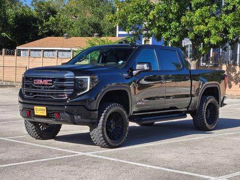 Used 2024 GMC Sierra 1500 AT4 w/ Technology Package AWD/4WD image 7