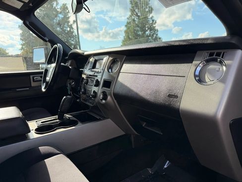 Used 2015 Ford Expedition XLT AWD/4WD image 19