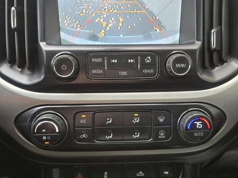 Used 2015 GMC Canyon SLE image 16